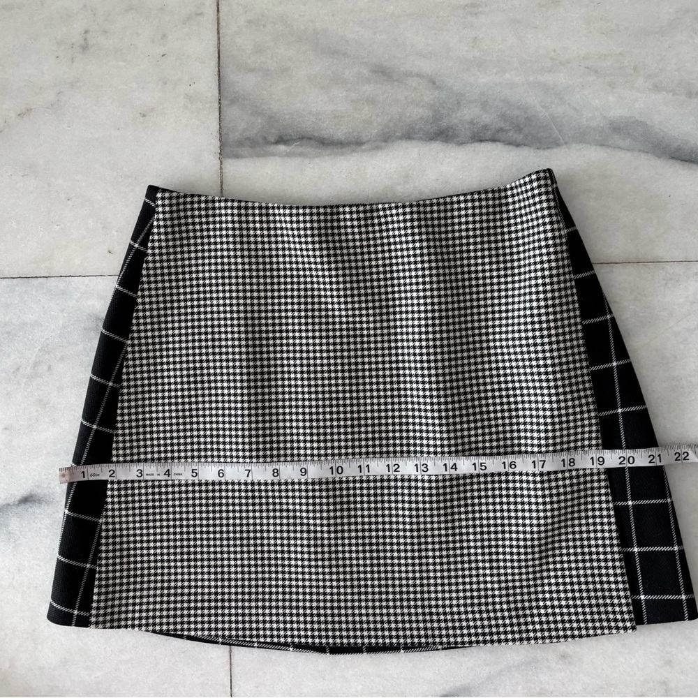 Alice + Olivia Mini Skirt Houndstooth Plaid Black White Women 10 Academia Preppy - Picture 9 of 11